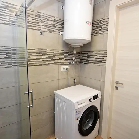 Urban Escape Apartment *